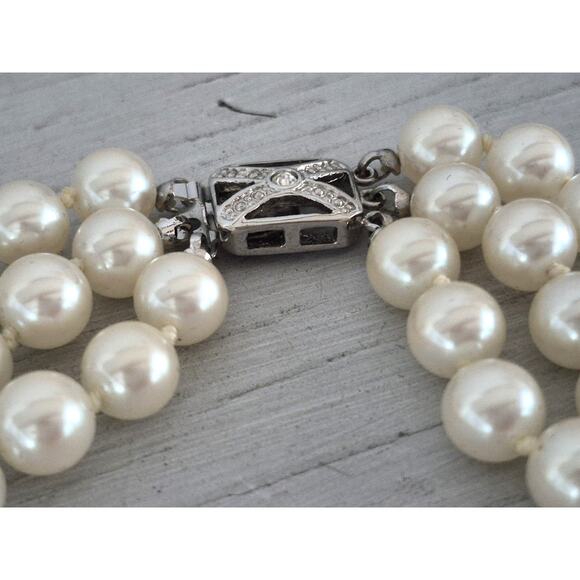 Vintage Triple Strand Faux Pearl with Box Clasp Necklace - Picture 3 of 6